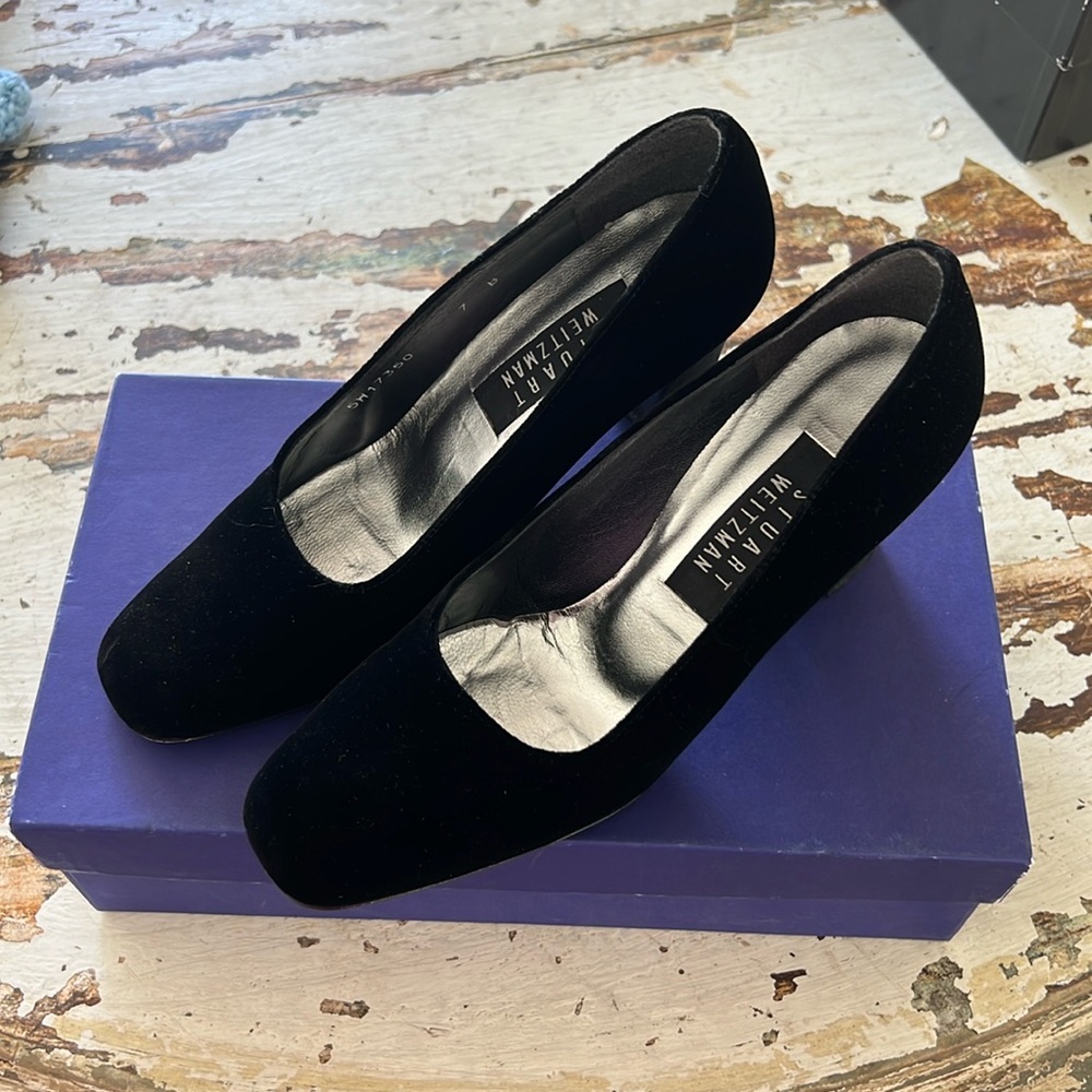 Stuart Weitzman Black Velvet Round-Toe Pumps